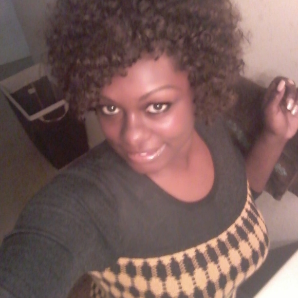 Poshmark profile picture for @heiress